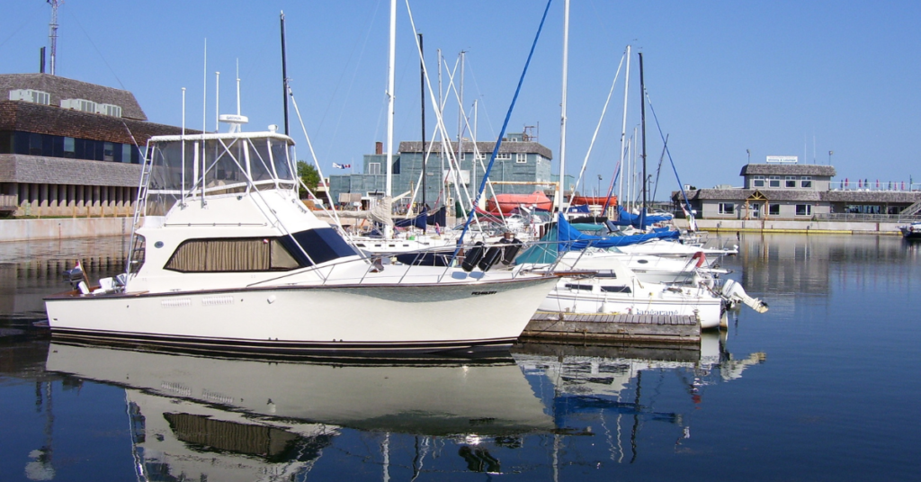 A line of boats at a dock